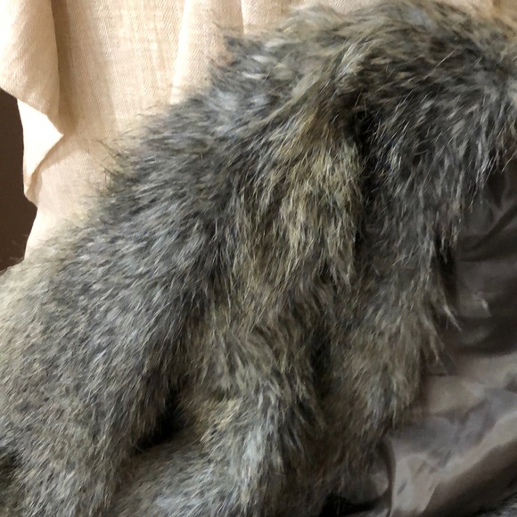 Cute little H&M Fur - Picture 2 of 5